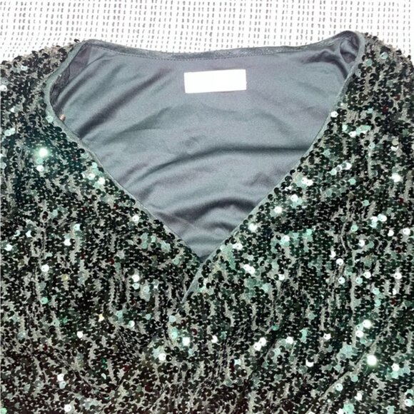Elegant Green Sequin Wrap Dress - Picture 6 of 8